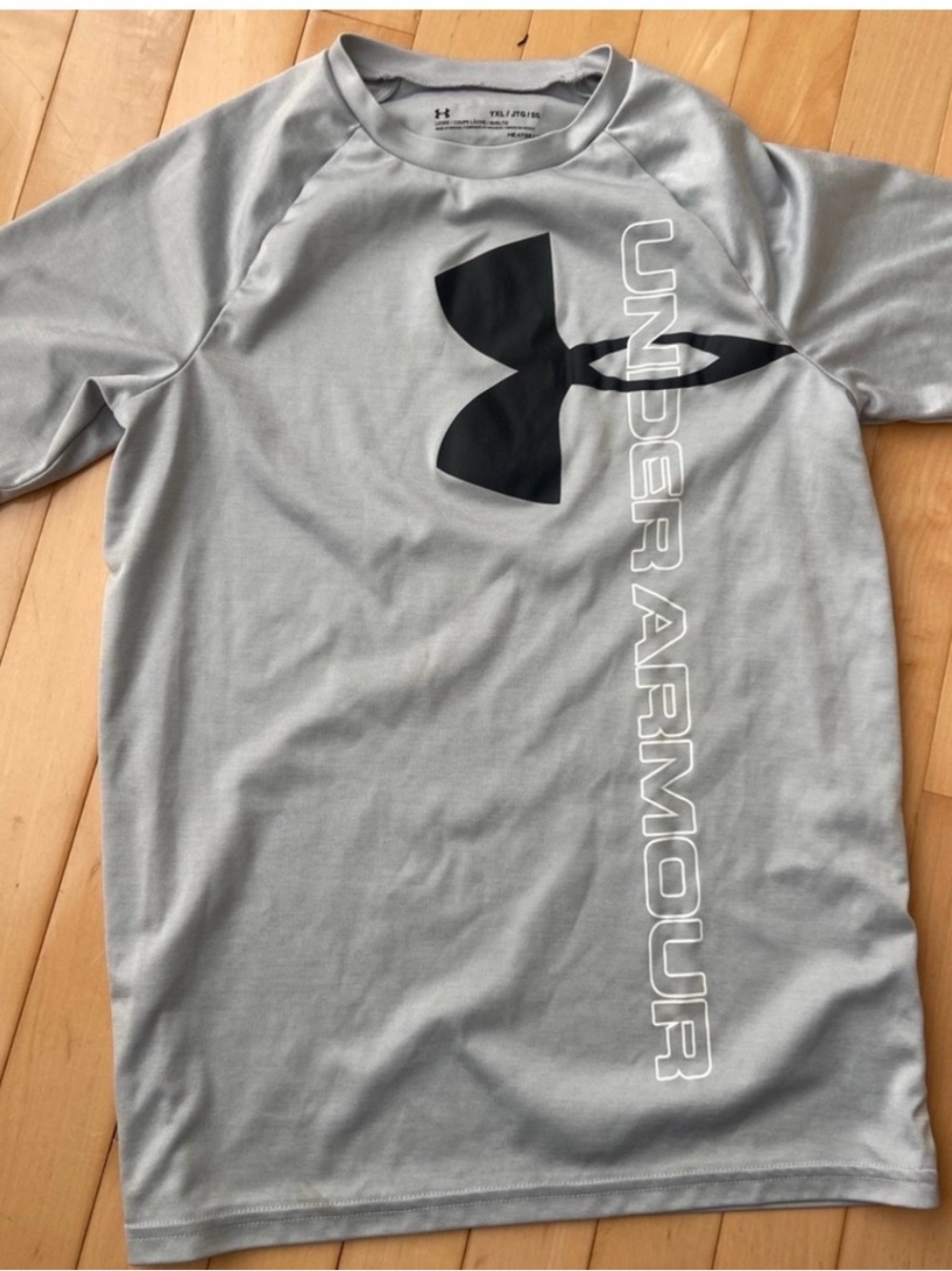 Under Armour Boys YXL (Fits like Large) Gray HeatGear Short Sleeve Athlete Shirt